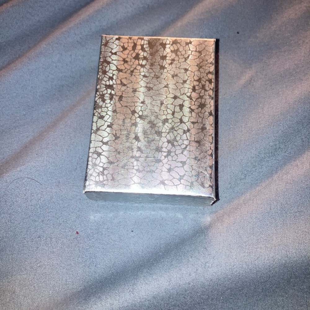 Silver Metallic Patterned Gift Box For Jewelry you get 5 - Picture 1 of 3